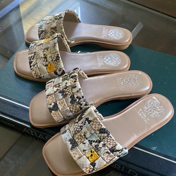 Vince Camuto Nanchia Woven Multi Snake Print - Picture 3 of 7